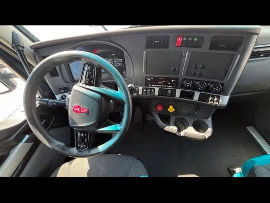 2023 Kenworth T680 in El Paso, TX — photo 22