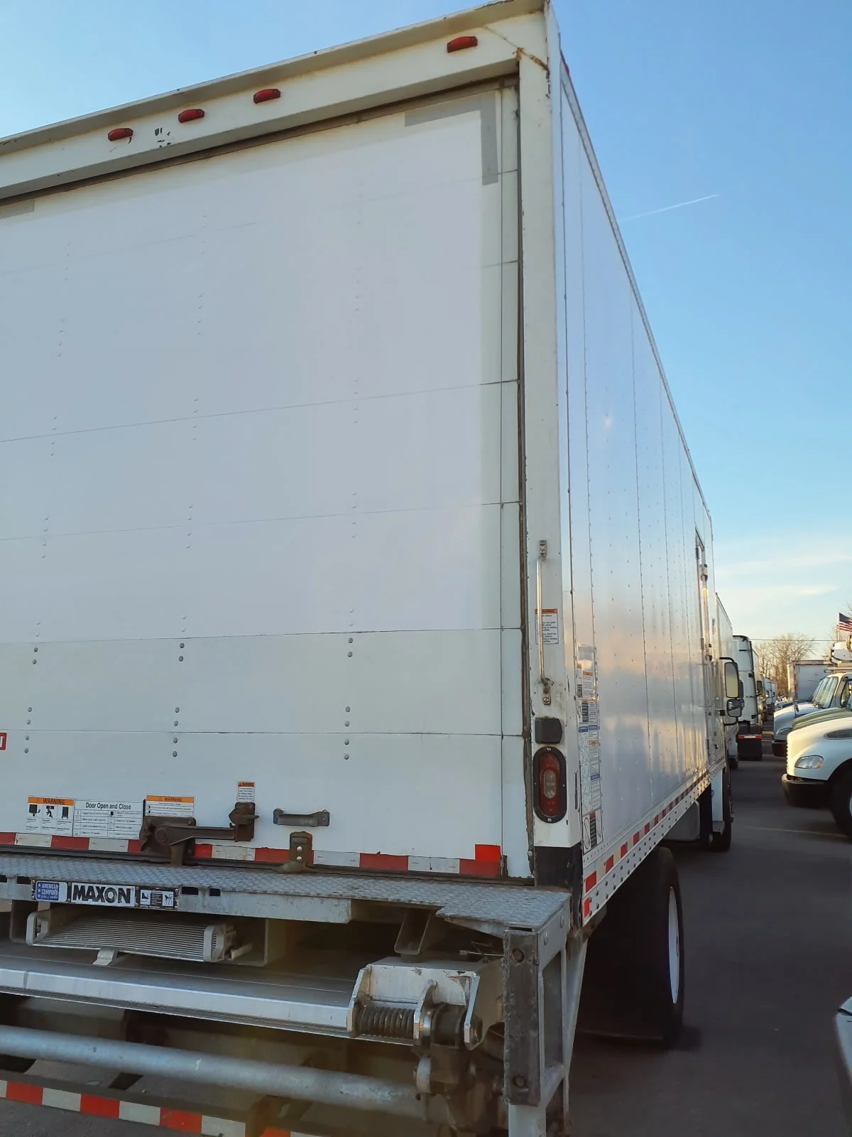 2019 Freightliner M2 106 - image 4