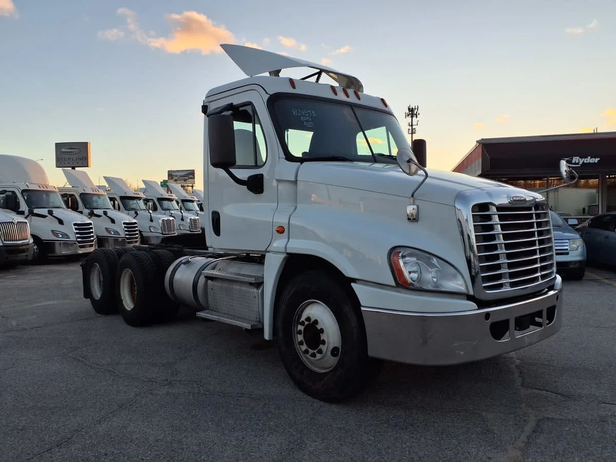 2019 Freightliner Cascadia in Warwick, RI — photo 3