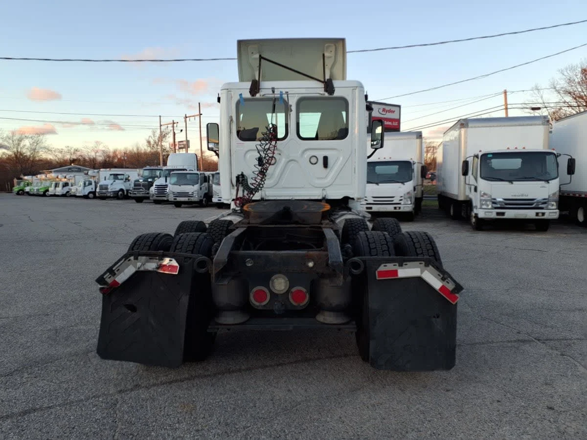 2019 Freightliner Cascadia in Warwick, RI — photo 5