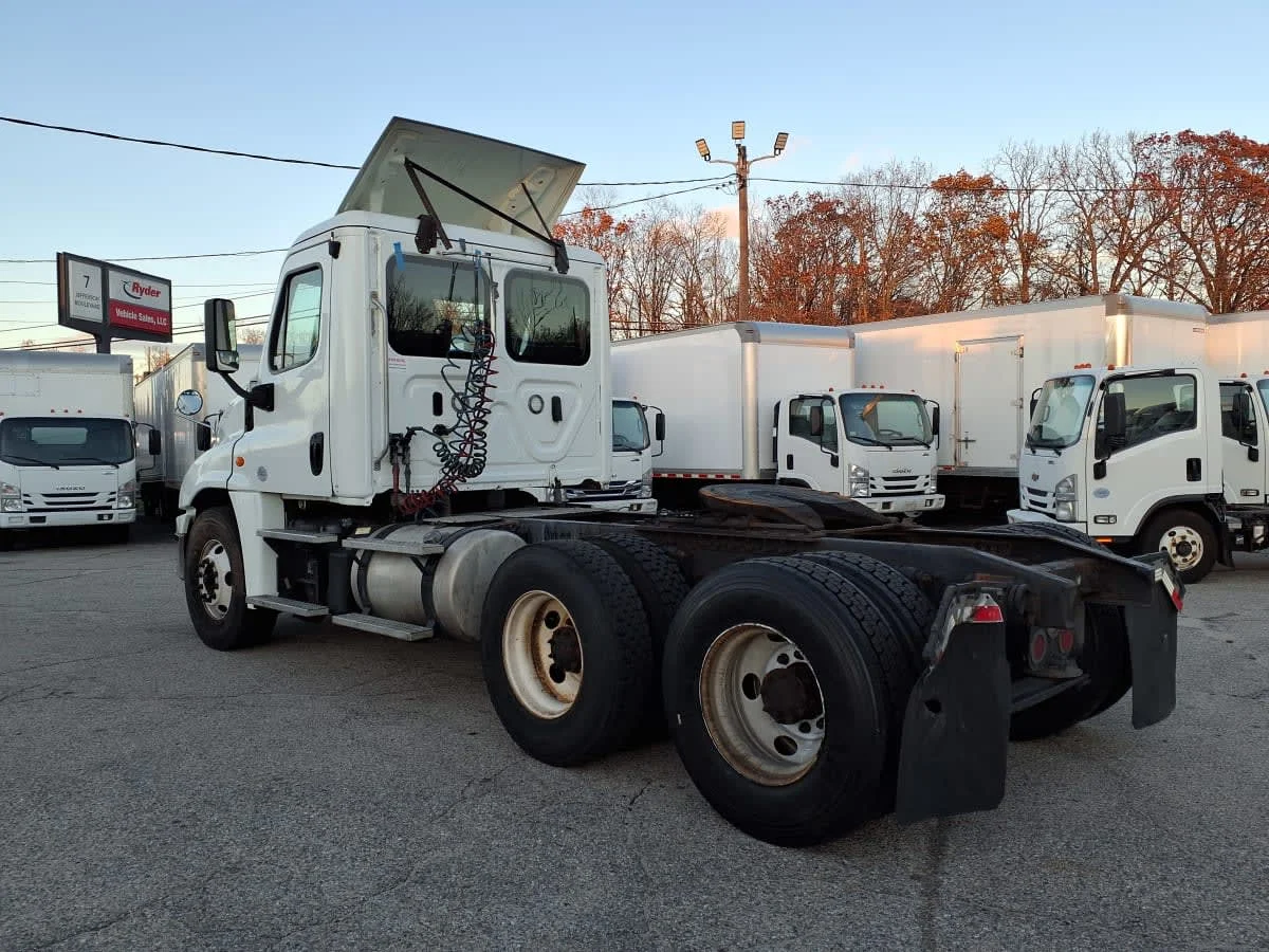 2019 Freightliner Cascadia in Warwick, RI — photo 6