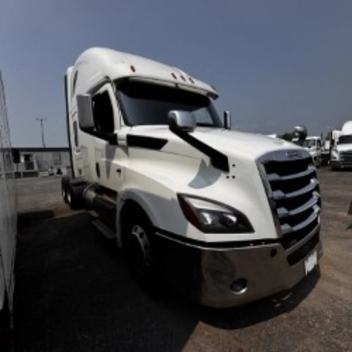 2020 Freightliner Cascadia - image 3
