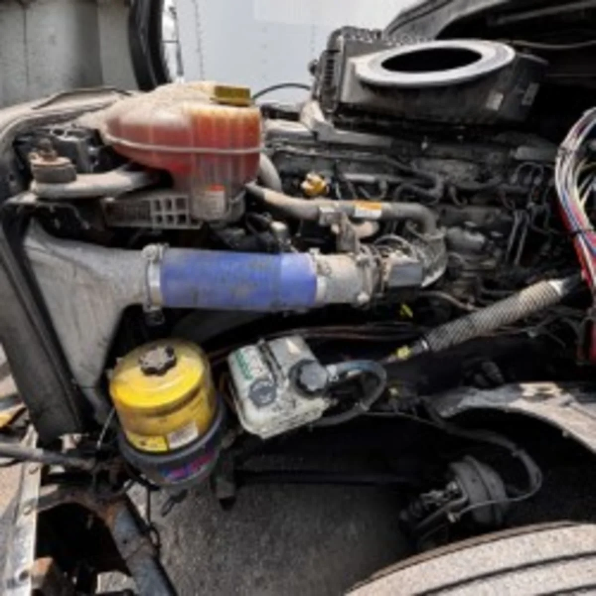 2020 Freightliner Cascadia - image 9