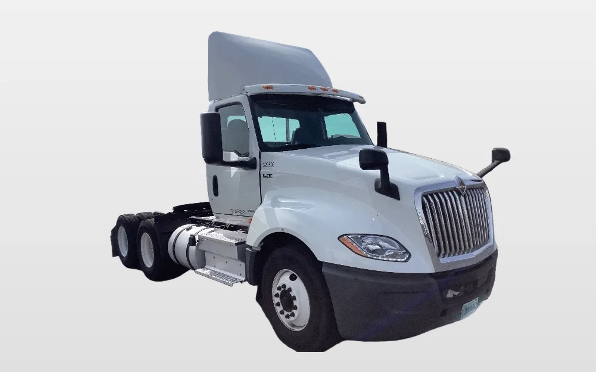 2019 International LT - image 1