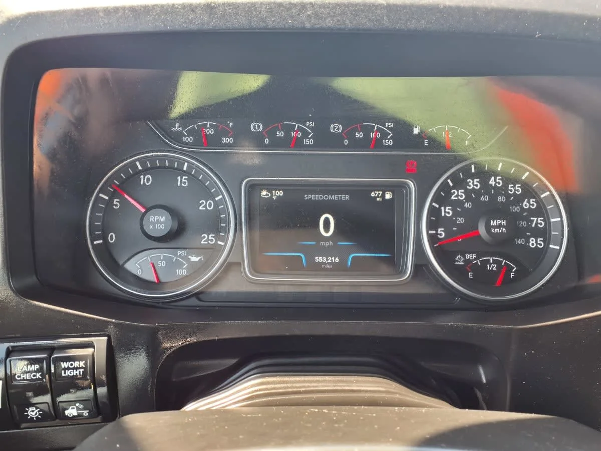 2019 International LT in Cleveland, OH — photo 11