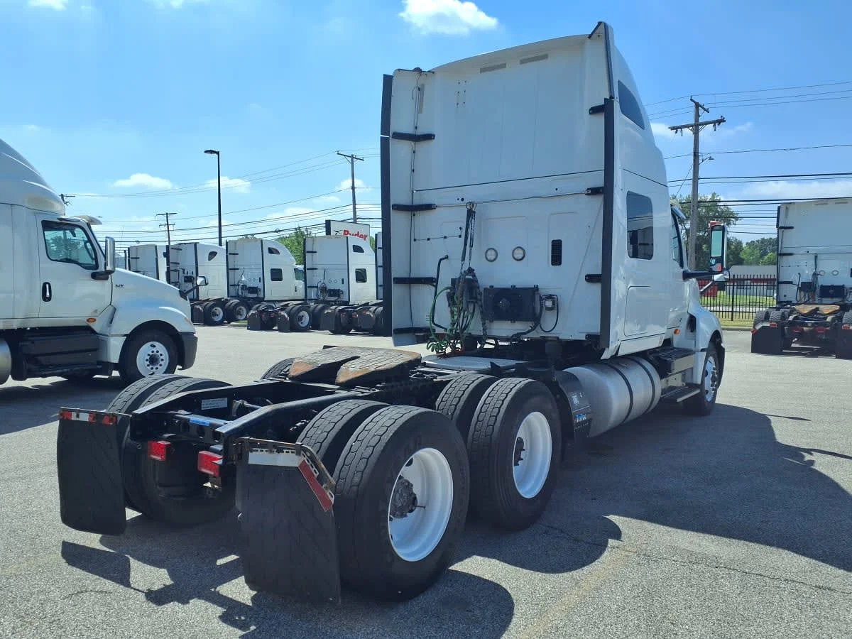 2019 International LT in Cleveland, OH — photo 4