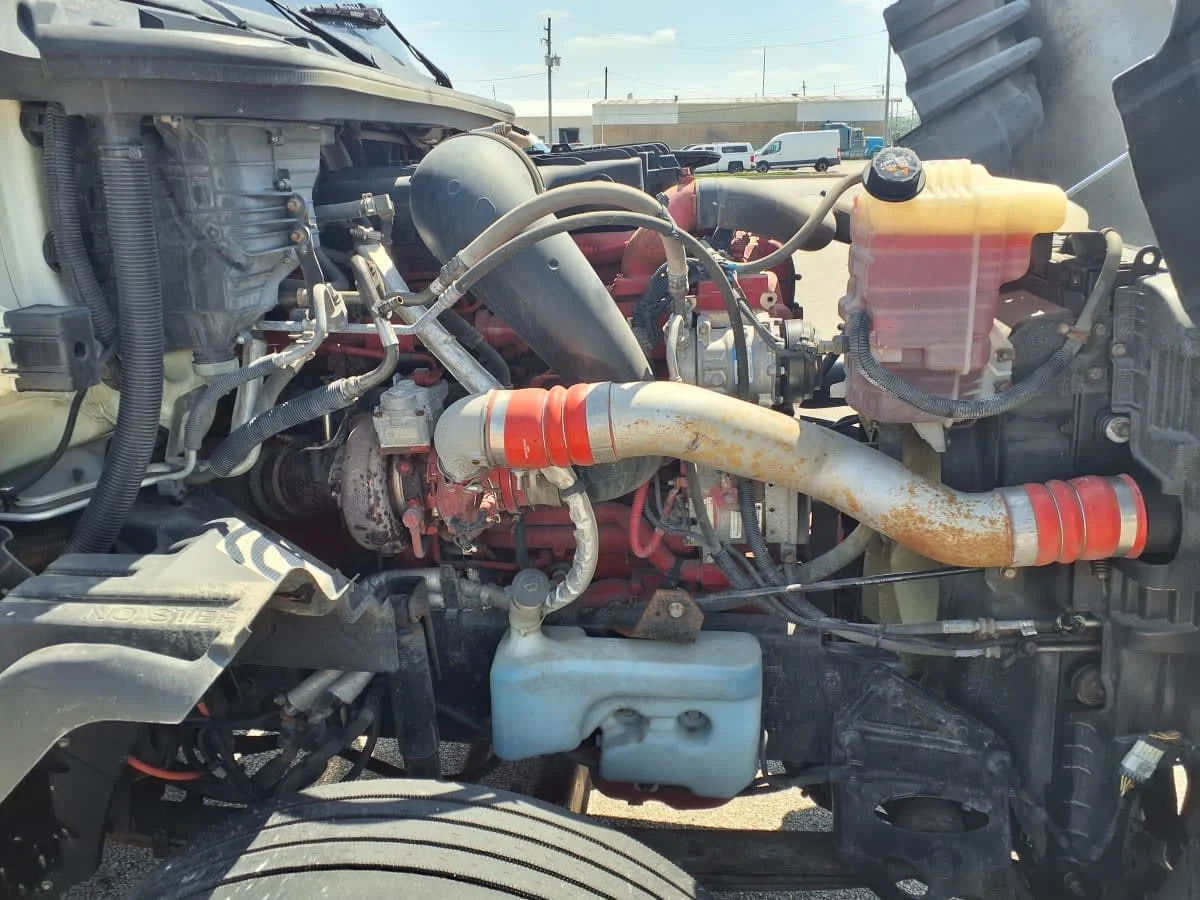 2019 International LT in Cleveland, OH — photo 12