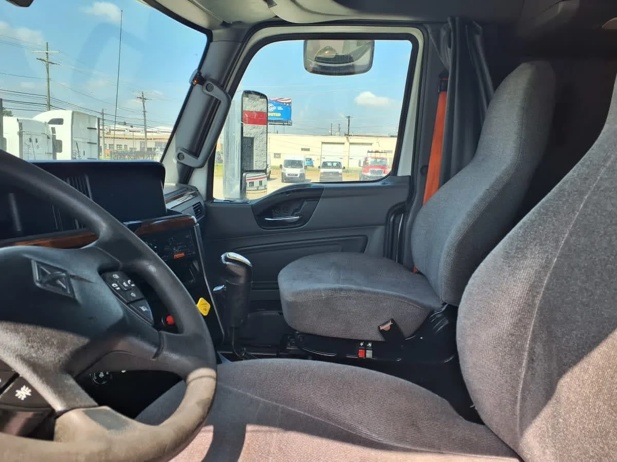 2019 International LT in Cleveland, OH — photo 7