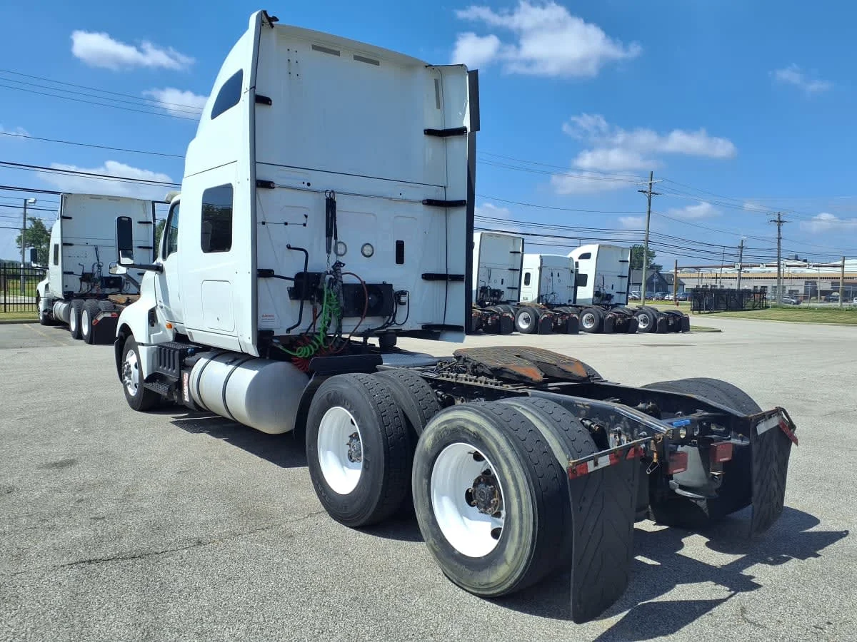 2019 International LT in Cleveland, OH — photo 6