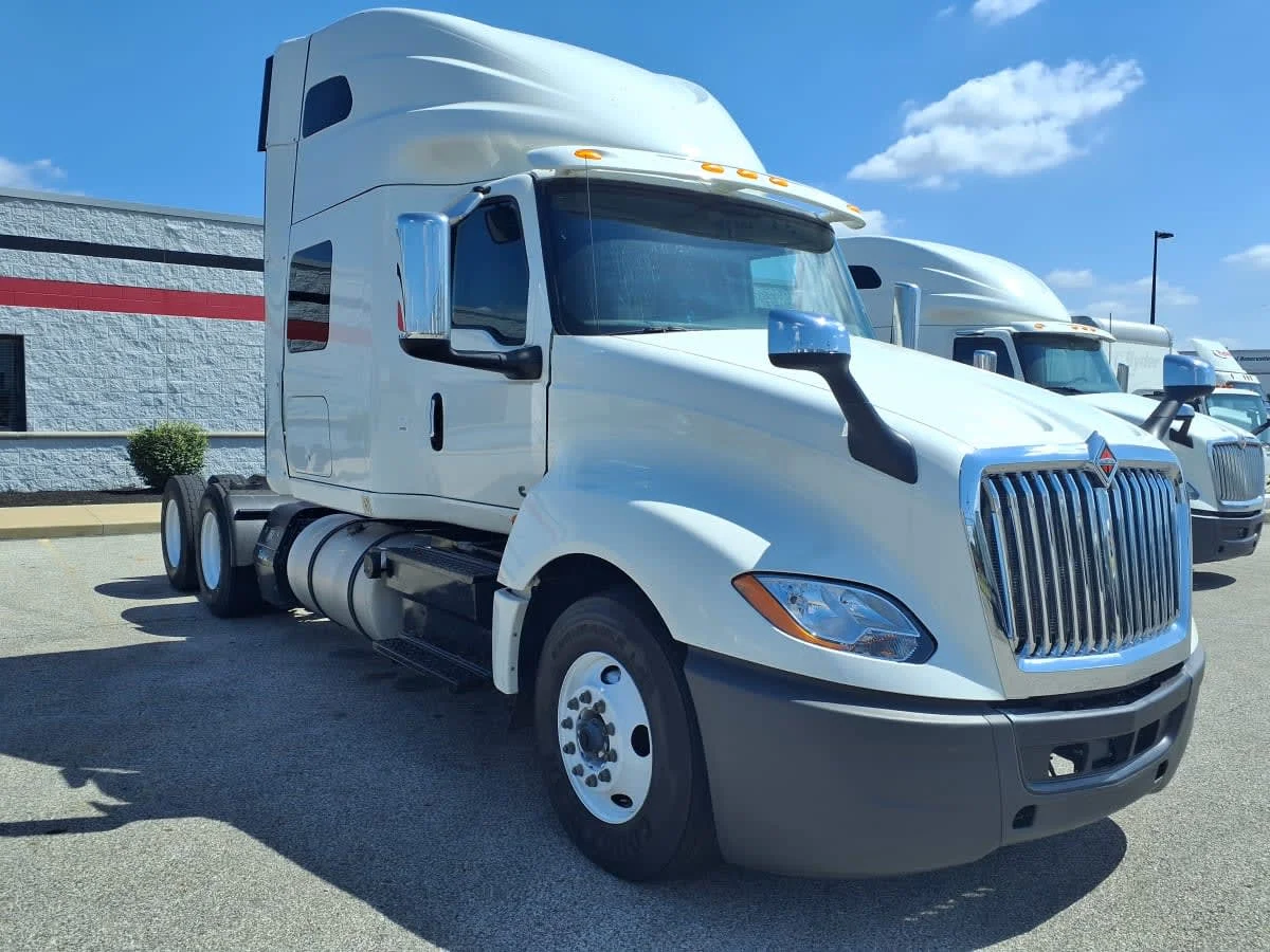 2019 International LT in Cleveland, OH — photo 3