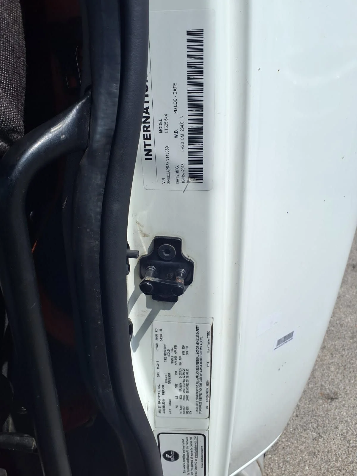 2019 International LT in Cleveland, OH — photo 10