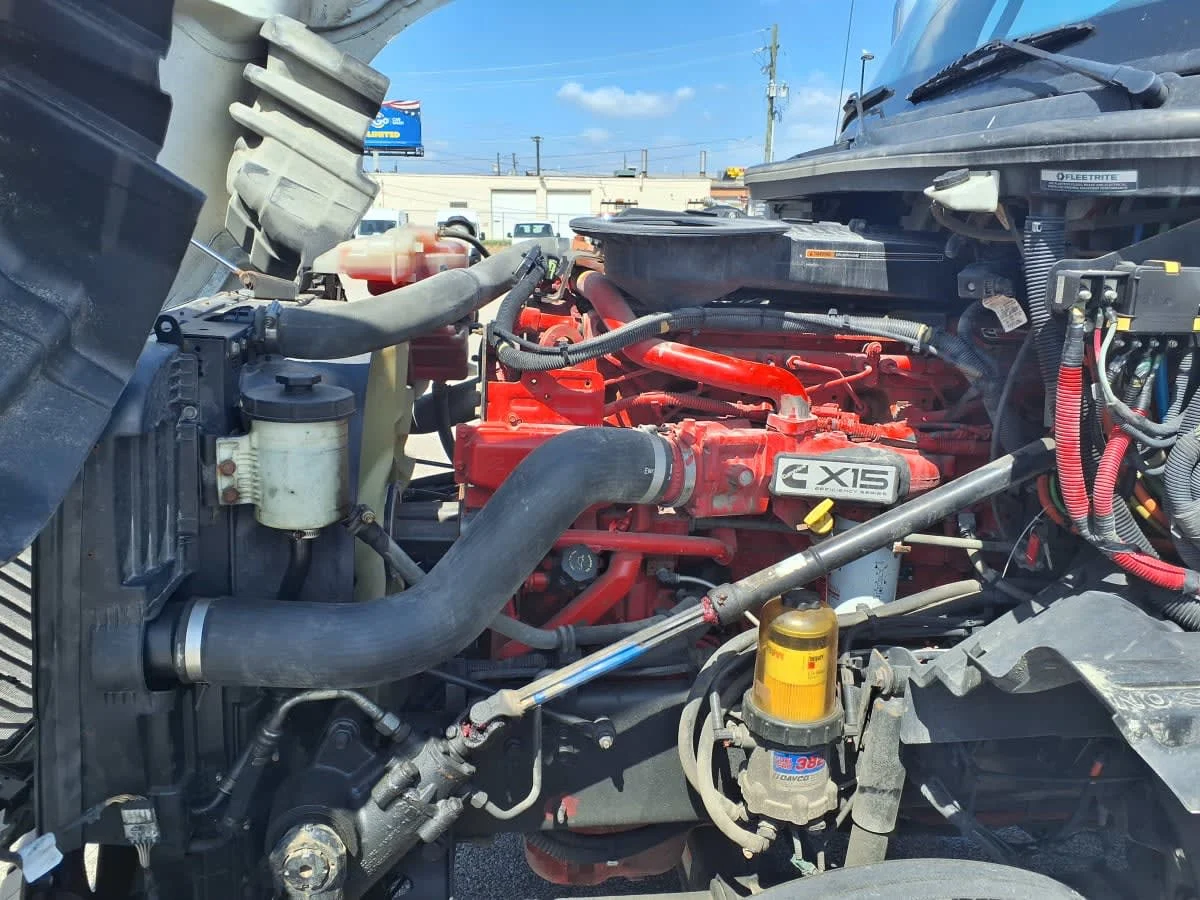 2019 International LT in Cleveland, OH — photo 9