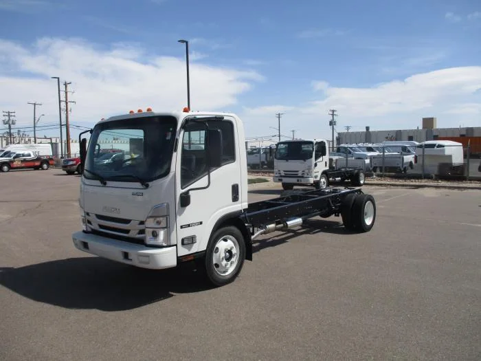 2026 Isuzu NQR — photo 2