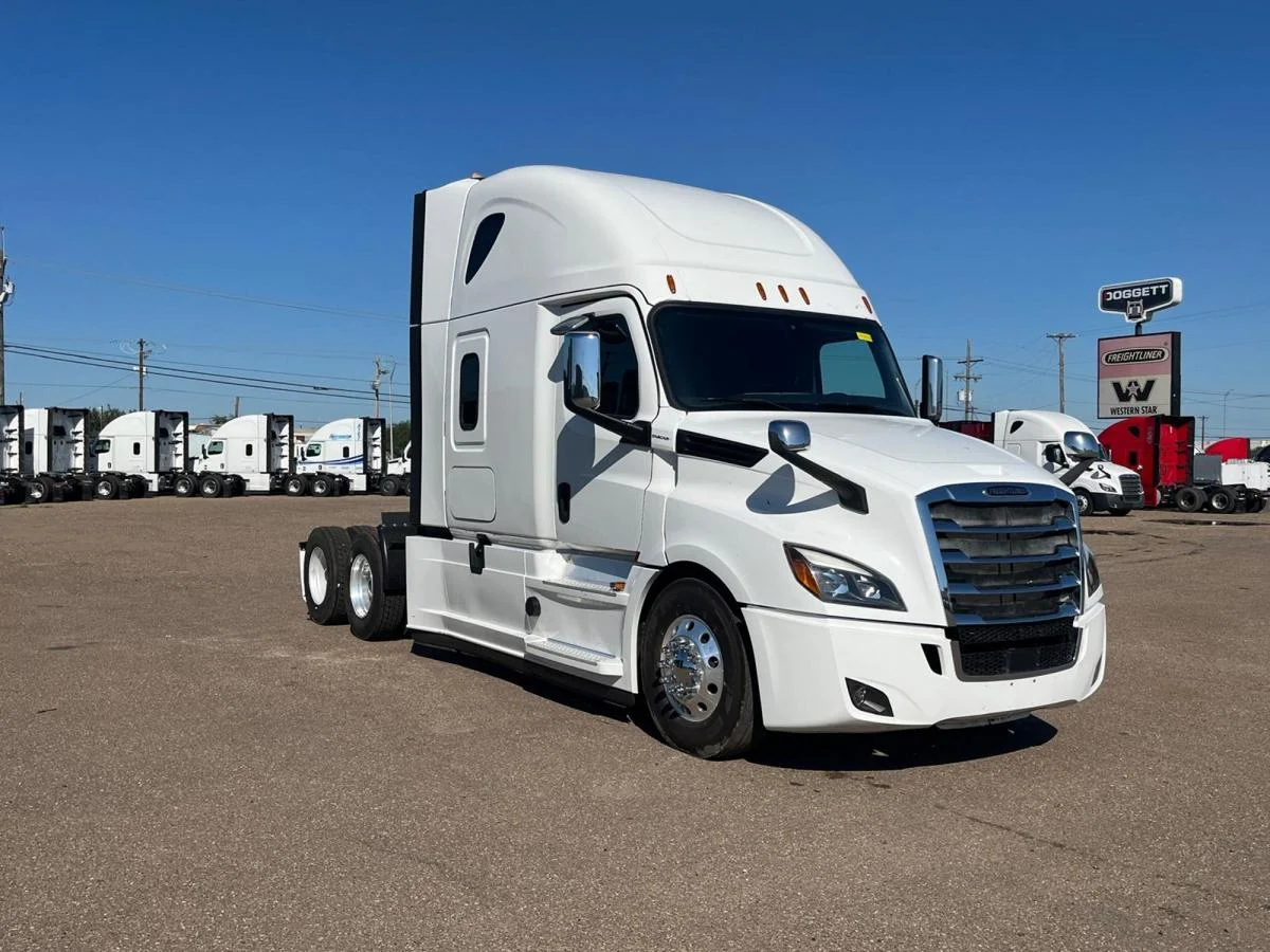 2020 Freightliner Cascadia in Laredo, TX