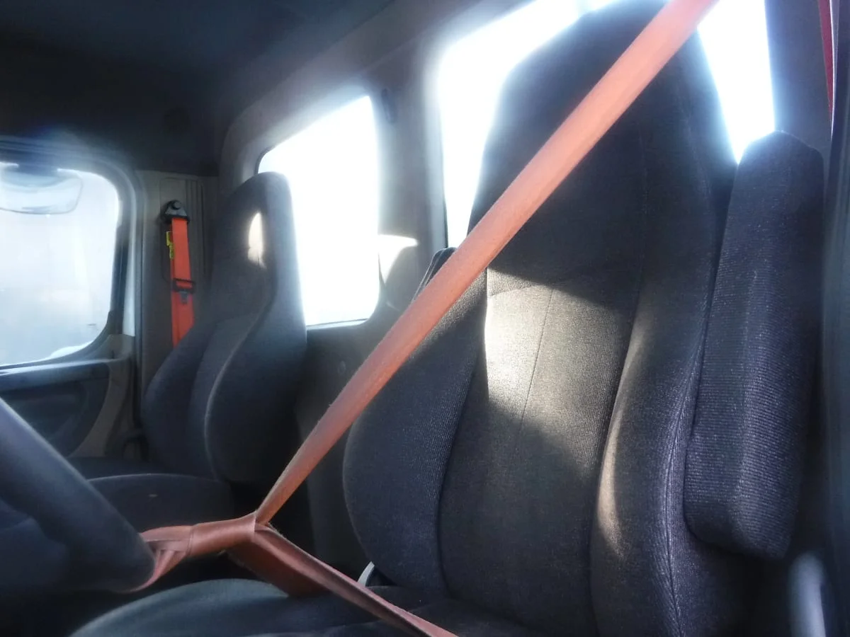 2020 Freightliner Cascadia in Springfield, MA — photo 8