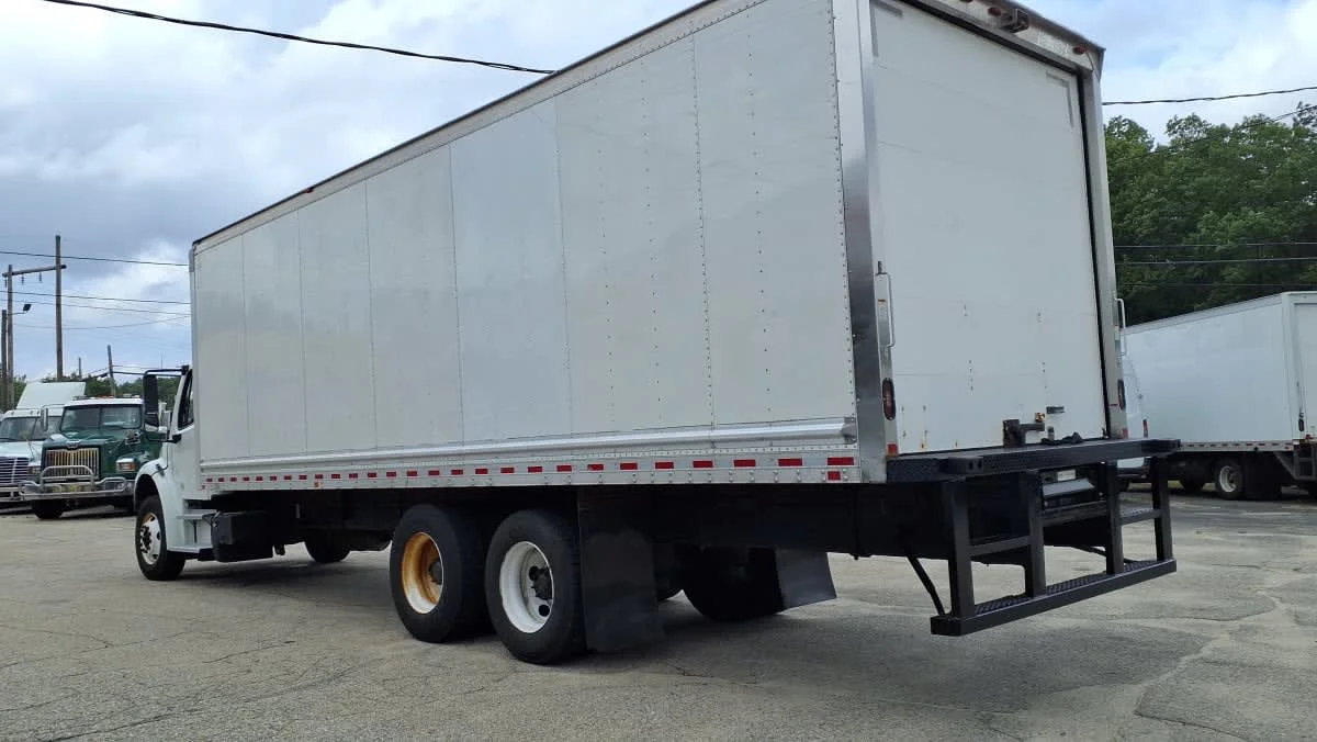 2018 Freightliner M2 106 in Warwick, RI — photo 6