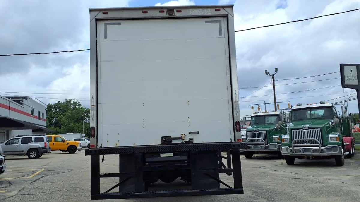 2018 Freightliner M2 106 in Warwick, RI — photo 5