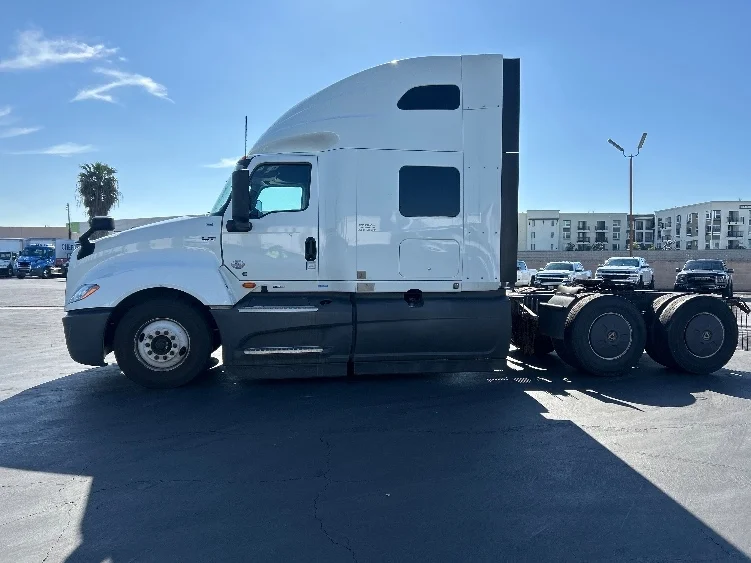 2023 International LT - image 4