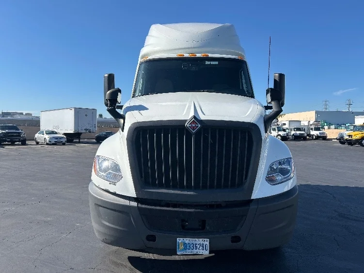 2023 International LT - image 2