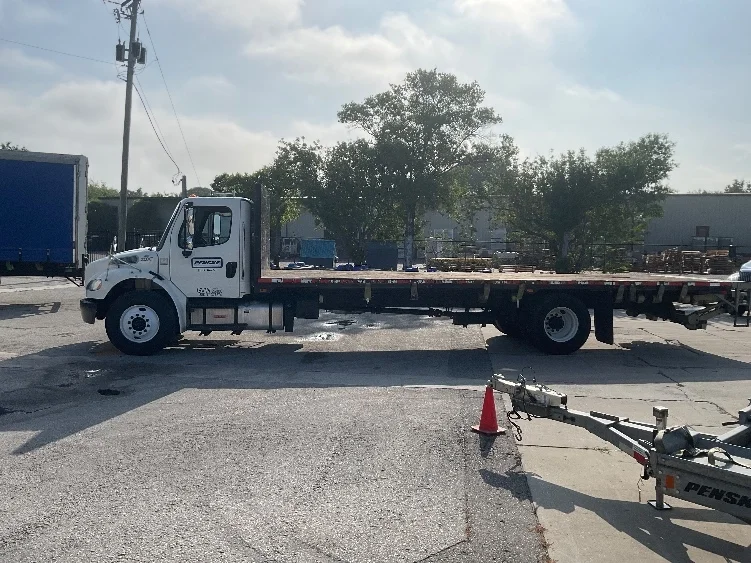 2019 Freightliner eM2 in Tampa, FL — photo 4