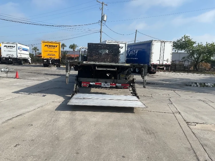 2019 Freightliner eM2 in Tampa, FL — photo 9