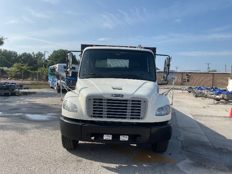 2019 Freightliner eM2 in Tampa, FL — photo 2