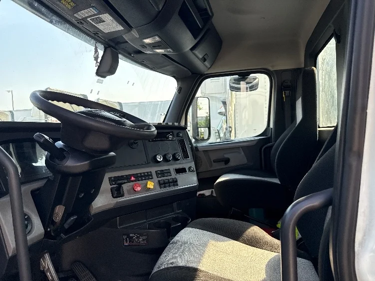 2019 Freightliner Cascadia in Baltimore, MD — photo 10