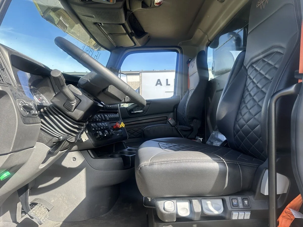 2026 International HX - image 9