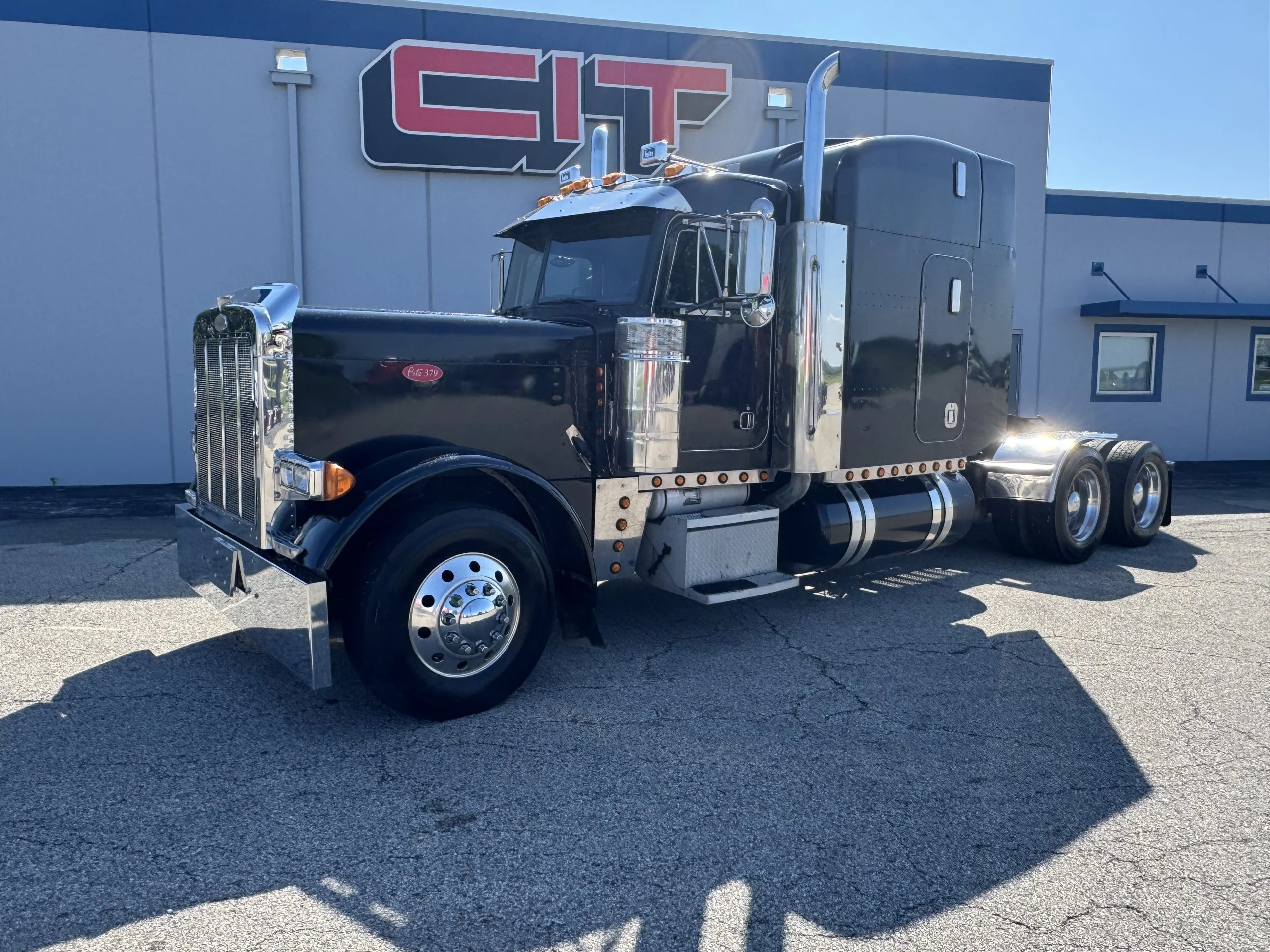 2000 Peterbilt in Champaign, IL