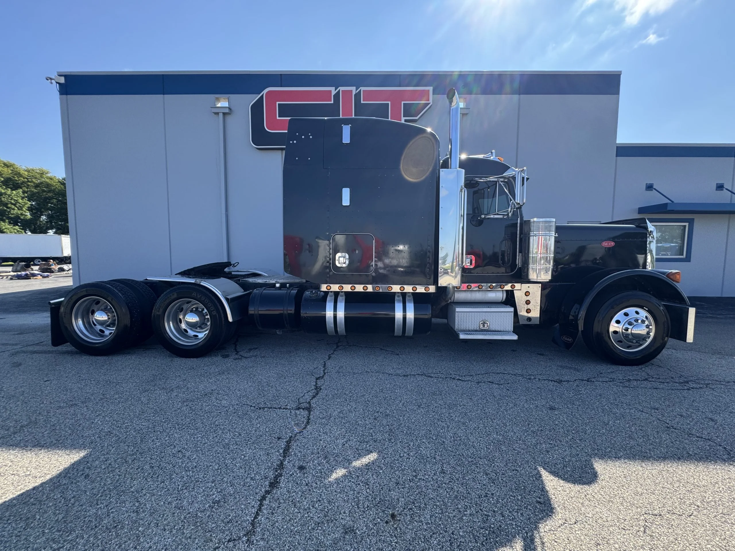 2000 Peterbilt in Champaign, IL — photo 4