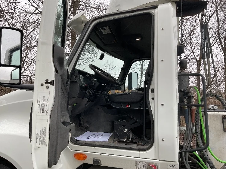 2020 International LT - image 9