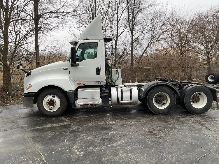 2020 International LT - image 4