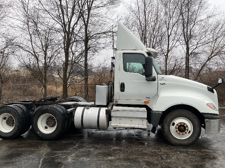 2020 International LT - image 8