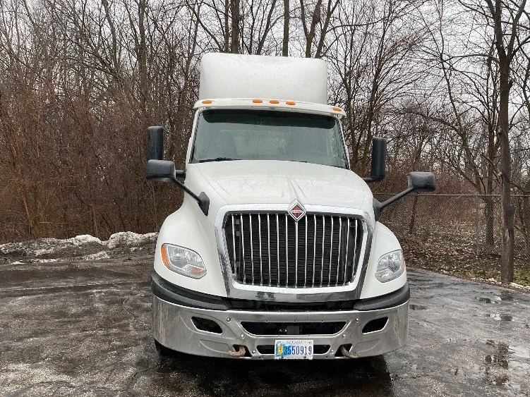 2020 International LT - image 2