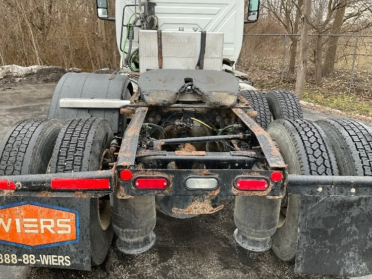 2020 International LT - image 6