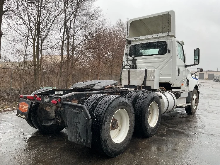 2020 International LT - image 7