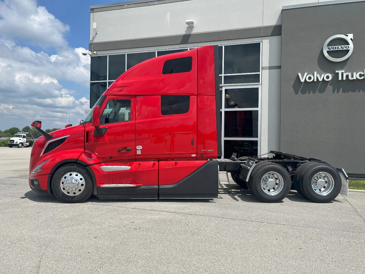 2026 Volvo VNL 660 in Pendleton, IN — photo 8