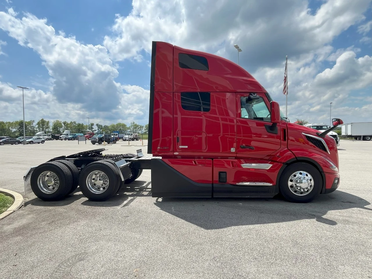 2026 Volvo VNL 660 in Pendleton, IN — photo 4