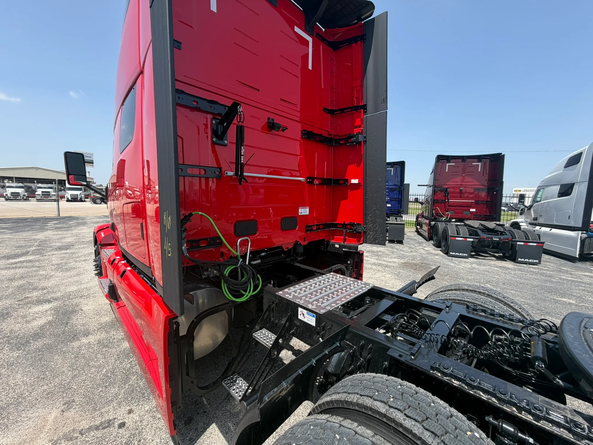 2027 Mack Pinnacle in Fort Worth, TX — photo 7