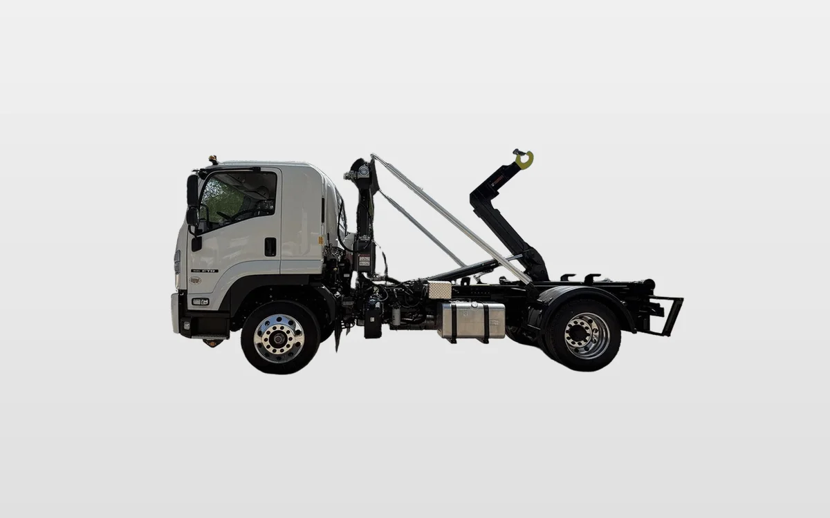 2025 Isuzu FTR - image 1