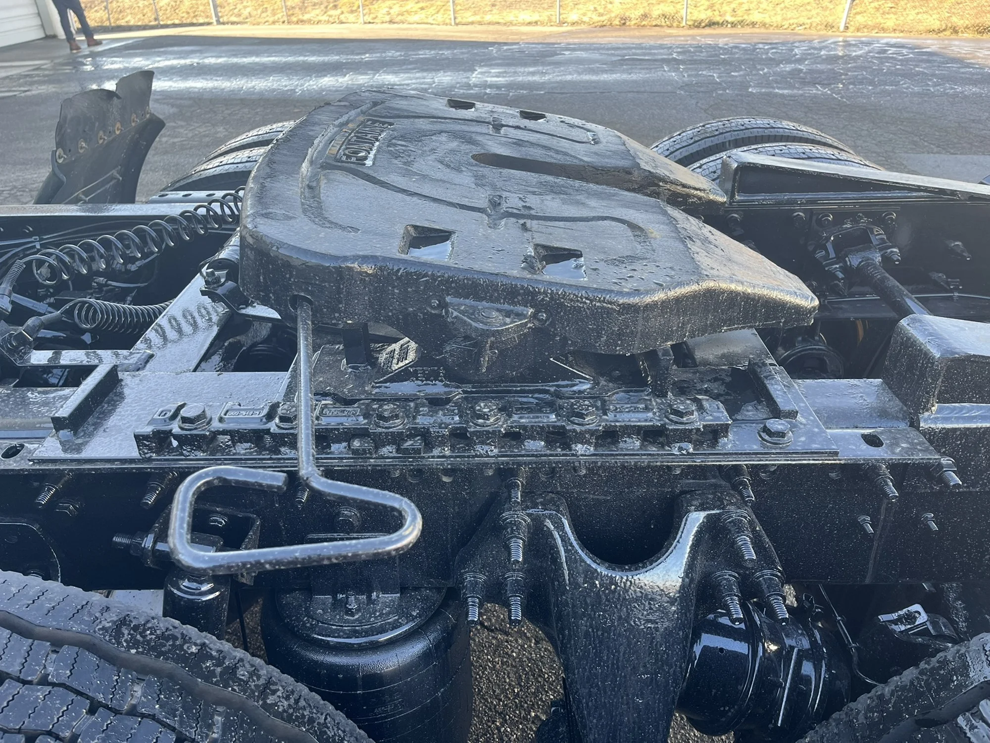 2021 International LT - image 9