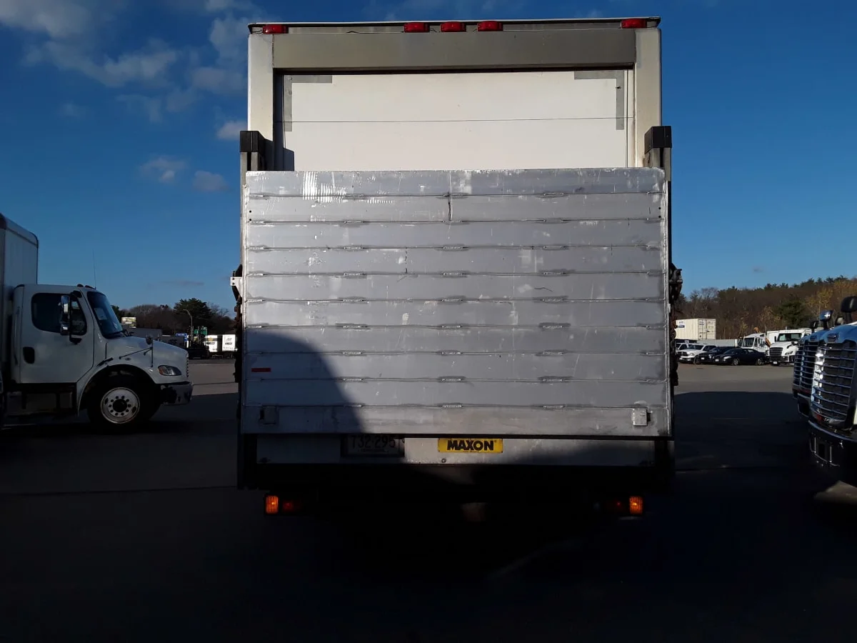 2018 Isuzu NRR - image 12