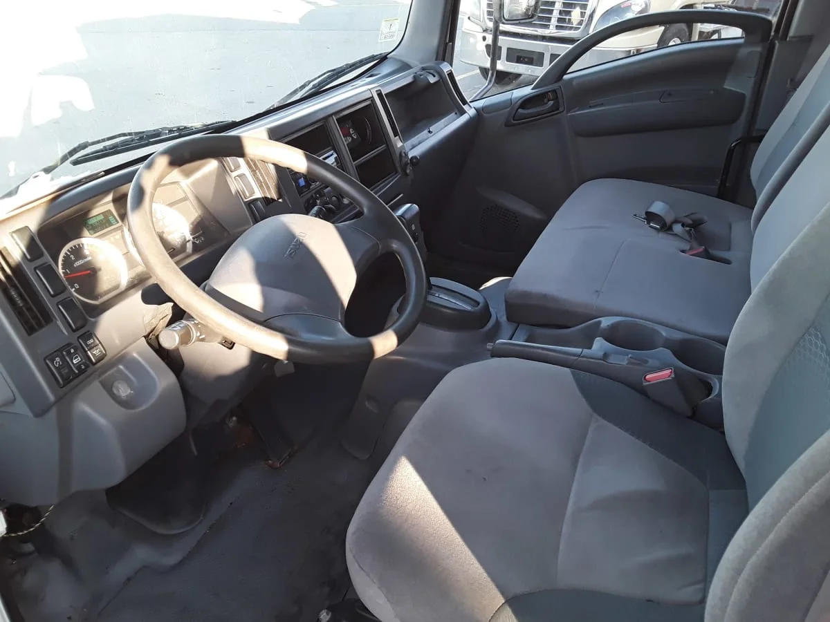 2018 Isuzu NRR - image 8