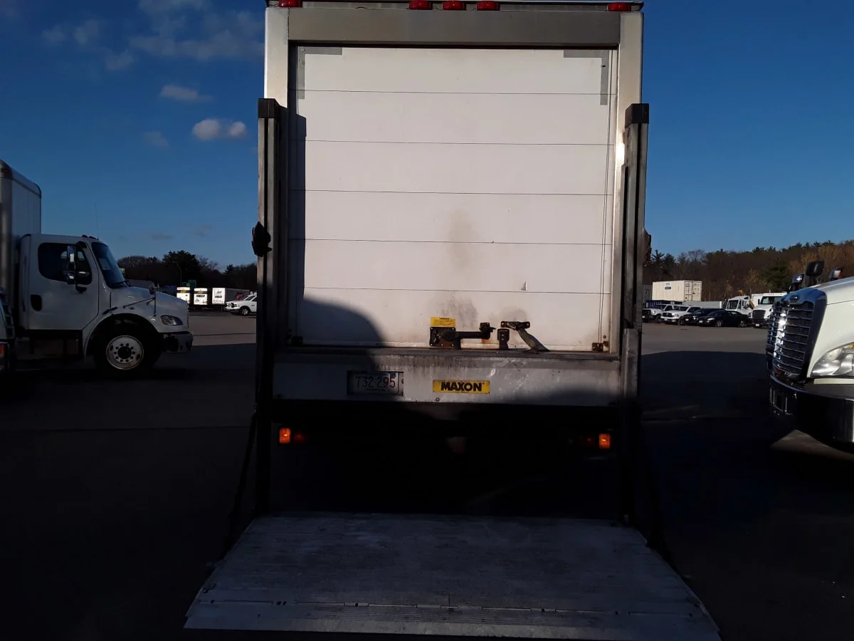 2018 Isuzu NRR in Salisbury, MA — photo 5