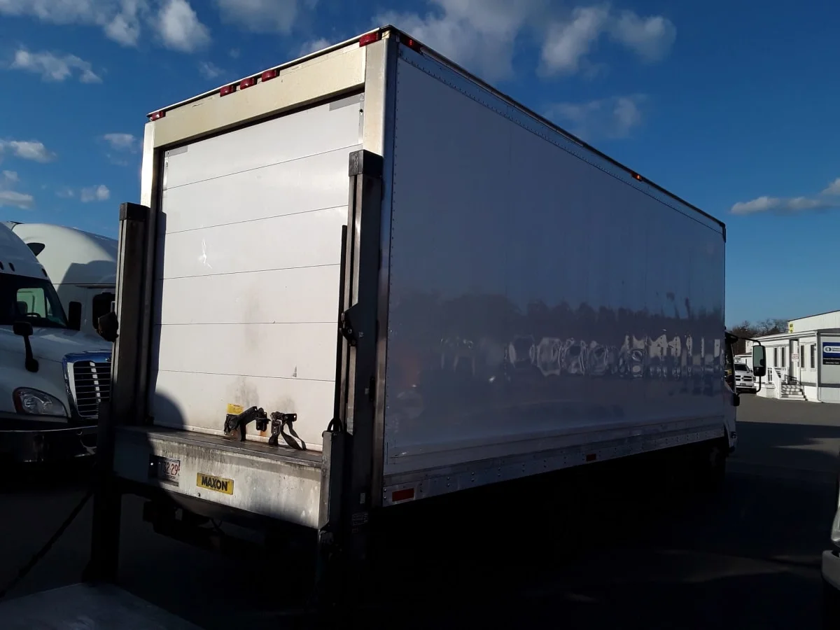 2018 Isuzu NRR in Salisbury, MA — photo 4
