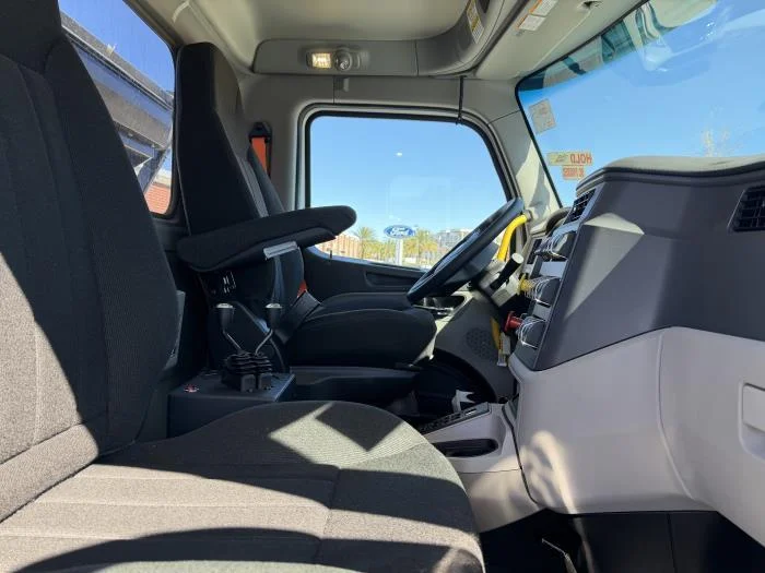 2027 Peterbilt 567 - image 11