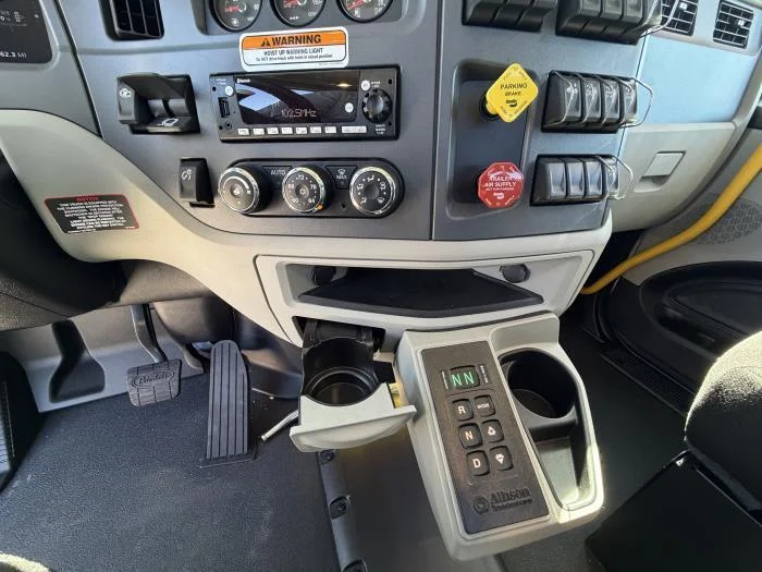 2027 Peterbilt 567 - image 9