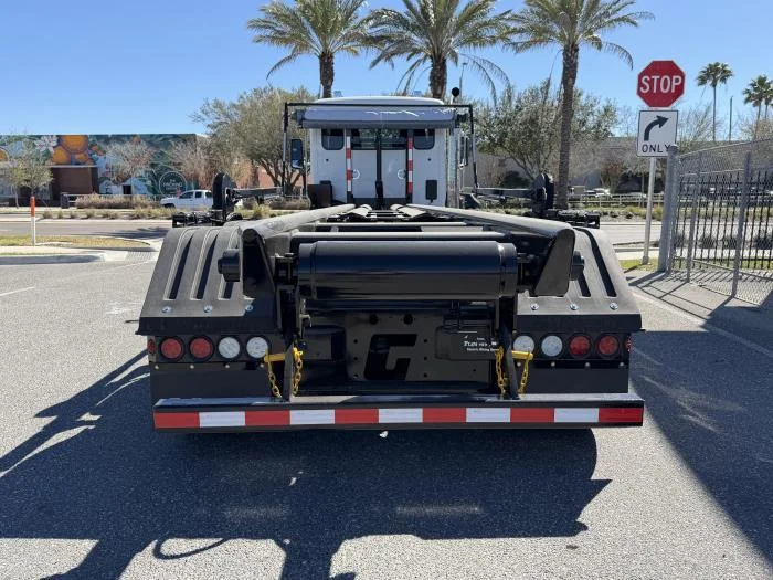 2027 Peterbilt 567 - image 5