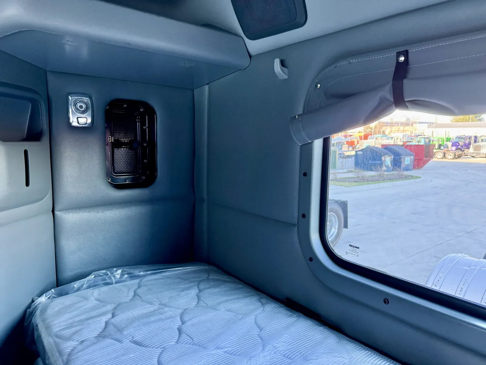 2020 Kenworth T880 - image 22