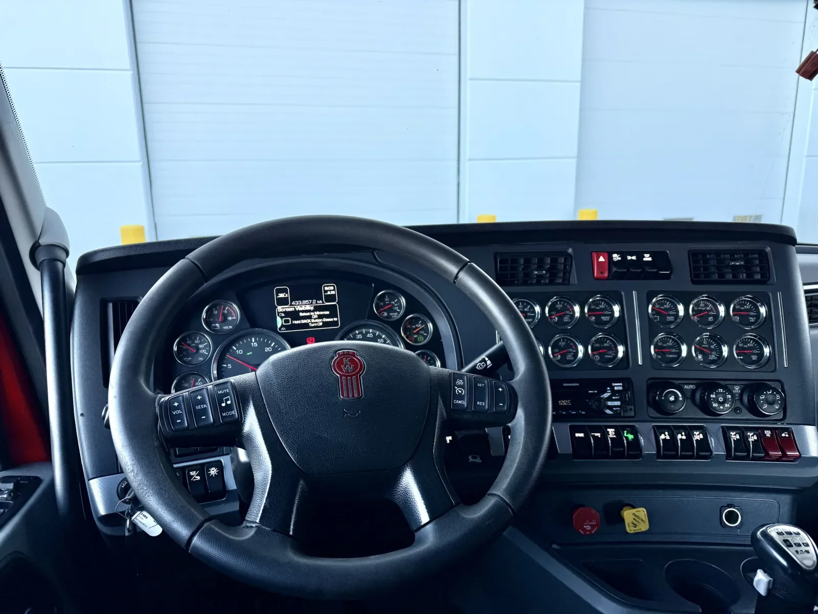 2020 Kenworth T880 - image 16